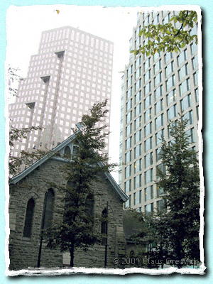 alte Kirche <-> moderne Betonriesen
